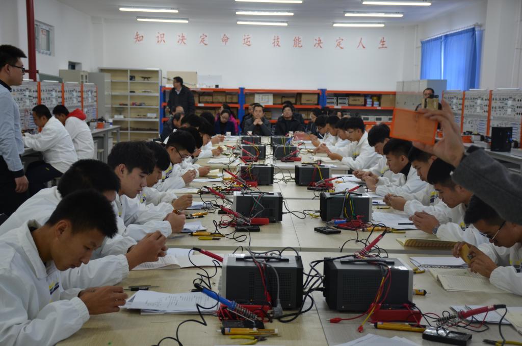 专家参加观摩教学
