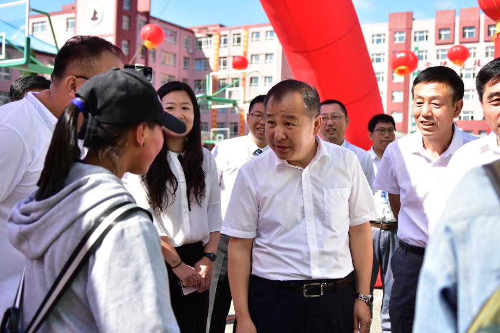 党委书记杨宝忠现场走访
